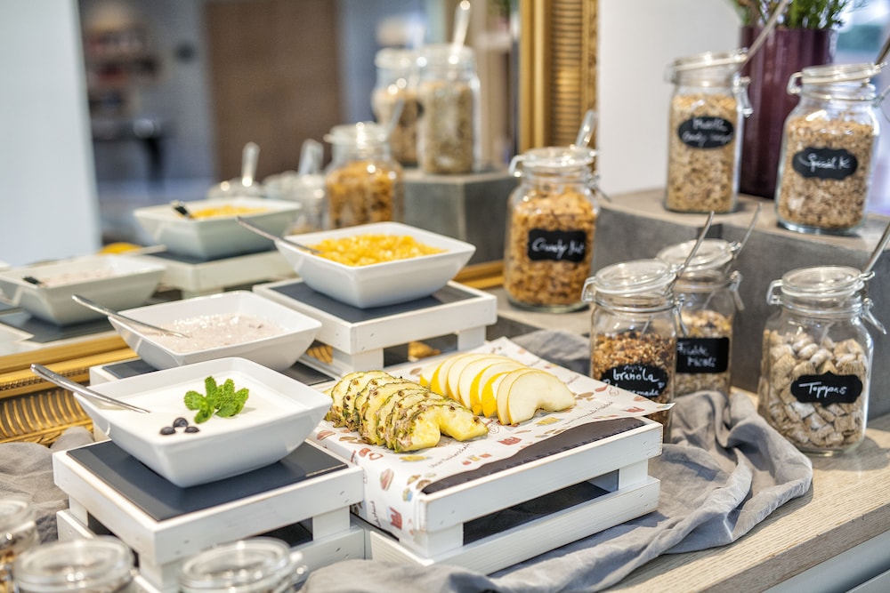Hotel Indigo Düsseldorf by IHG — Restaurant & bars in Düsseldorf, North Rhine-Westphalia