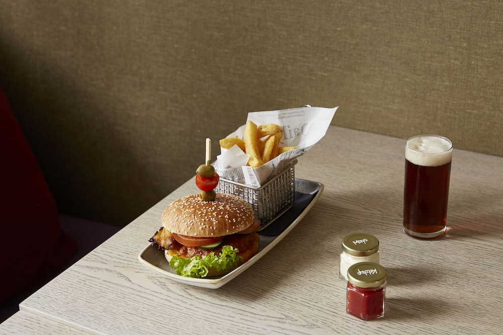 Hotel Indigo Düsseldorf by IHG — Restaurant & bars in Düsseldorf, North Rhine-Westphalia