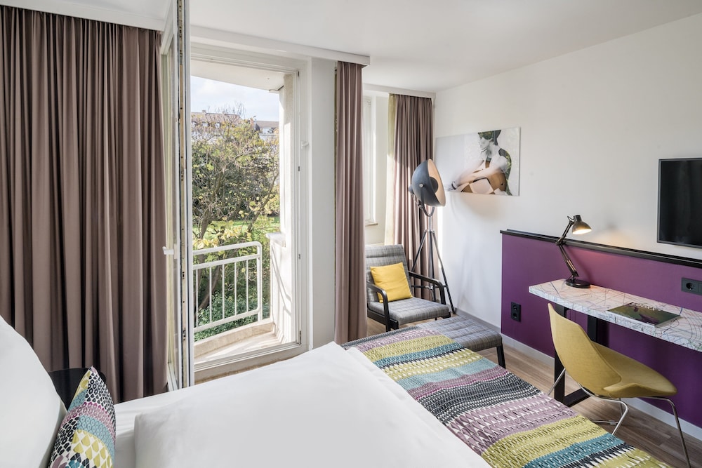 Hotel Indigo Düsseldorf by IHG — Hotel rooms in Düsseldorf, North Rhine-Westphalia