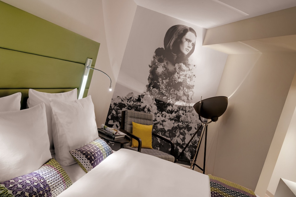 Hotel Indigo Düsseldorf by IHG — Hotel rooms in Düsseldorf, North Rhine-Westphalia