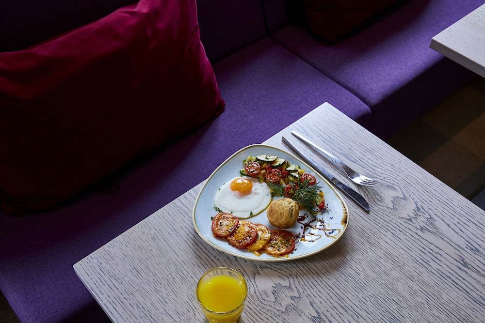 Hotel Indigo Düsseldorf by IHG — Restaurant & bars in Düsseldorf, North Rhine-Westphalia