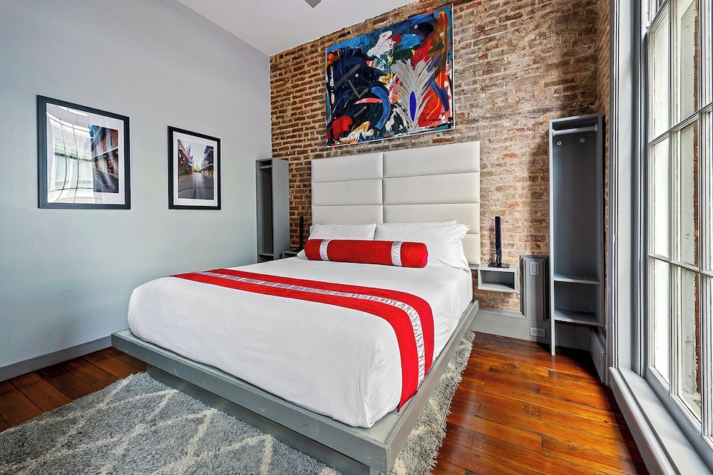The Natchez — Hotel rooms in New Orleans, Louisiana