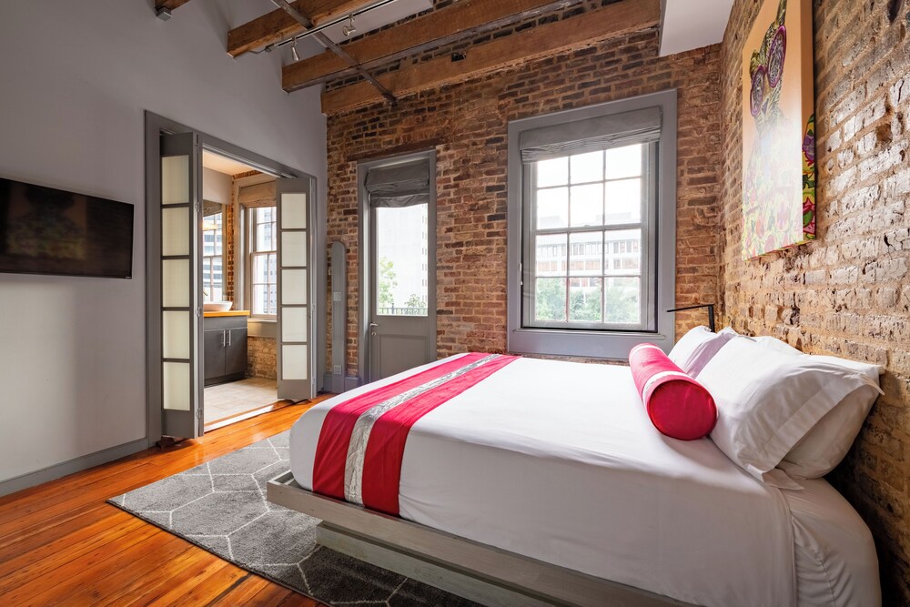 The Natchez — Hotel rooms in New Orleans, Louisiana