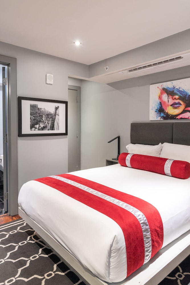 The Natchez — Hotel rooms in New Orleans, Louisiana