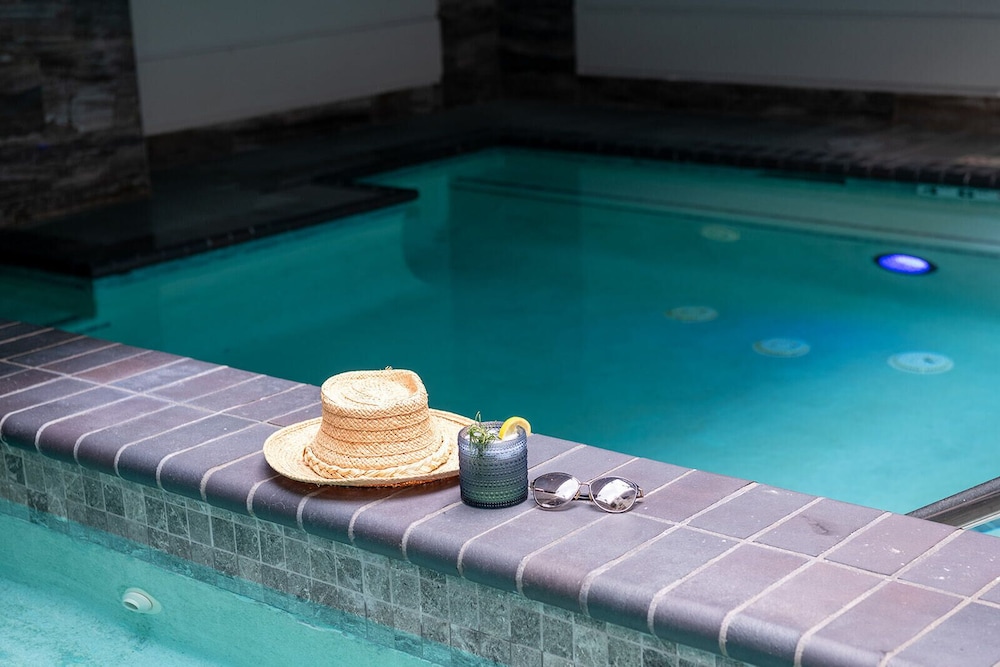 The Natchez — Swimming pool in New Orleans, Louisiana