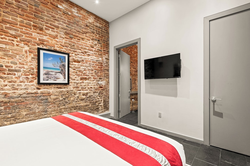 The Natchez — Hotel rooms in New Orleans, Louisiana