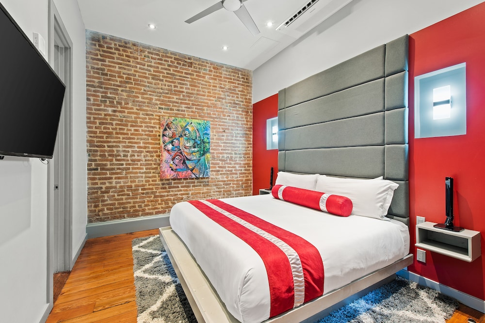 The Natchez — Hotel rooms in New Orleans, Louisiana