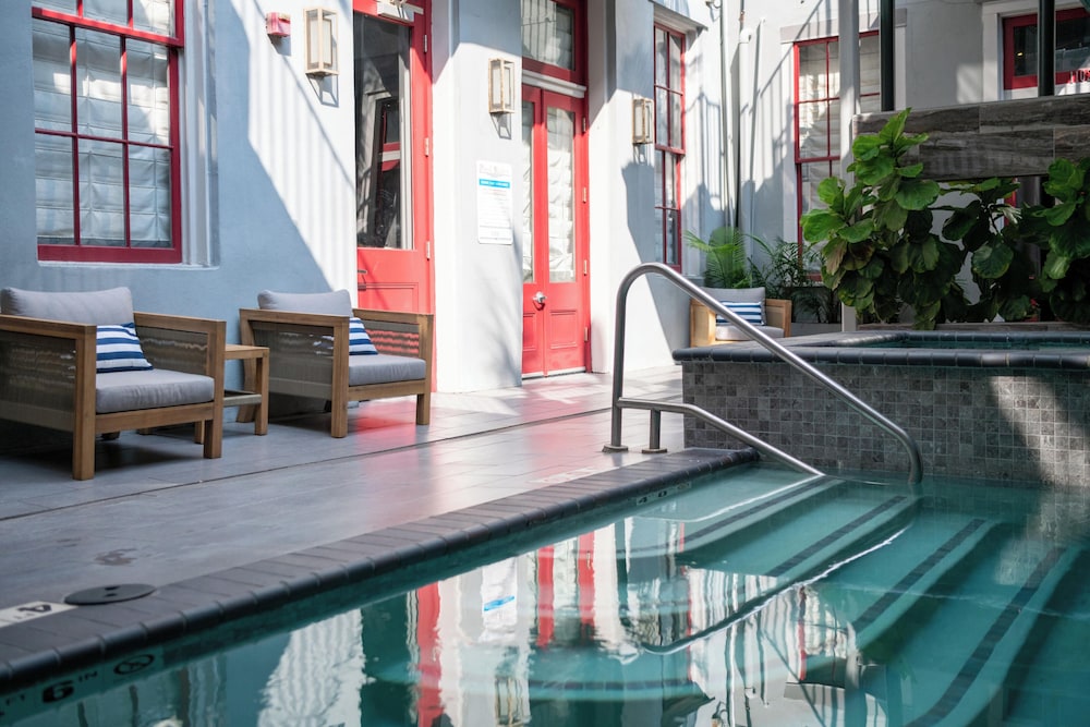 The Natchez — Swimming pool in New Orleans, Louisiana
