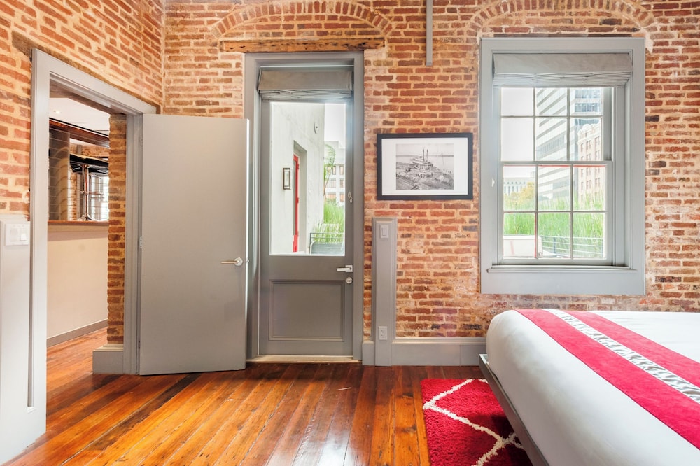The Natchez — Hotel rooms in New Orleans, Louisiana
