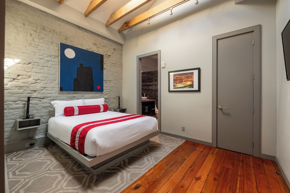 The Natchez — Hotel rooms in New Orleans, Louisiana