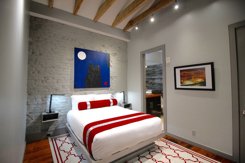 The Natchez — Hotel rooms in New Orleans, Louisiana