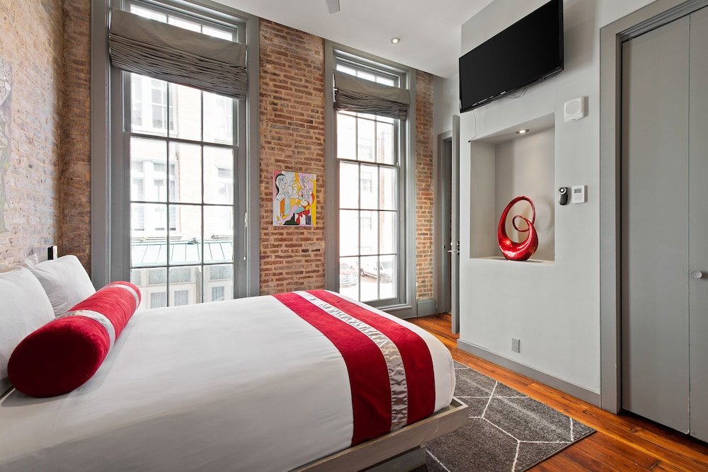 The Natchez — Hotel rooms in New Orleans, Louisiana