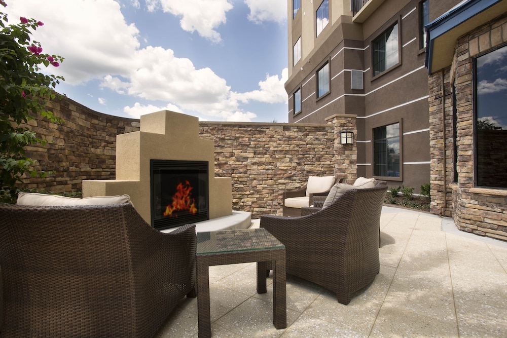 Staybridge Suites Orlando at SeaWorld by IHG — Hotel building in Orlando, Florida
