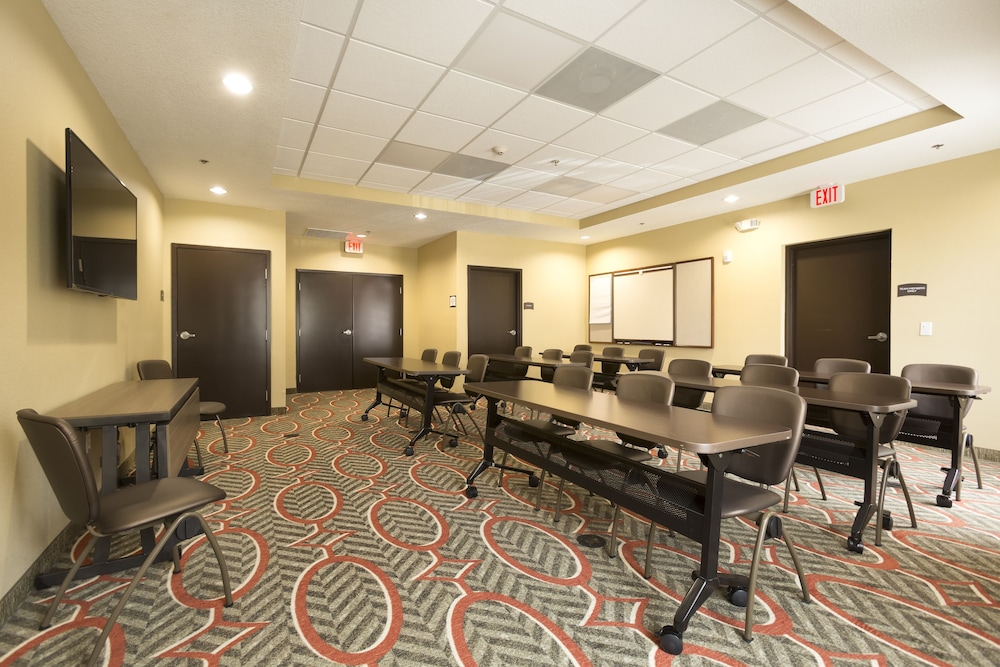 Staybridge Suites Orlando at SeaWorld by IHG — Hotel building in Orlando, Florida