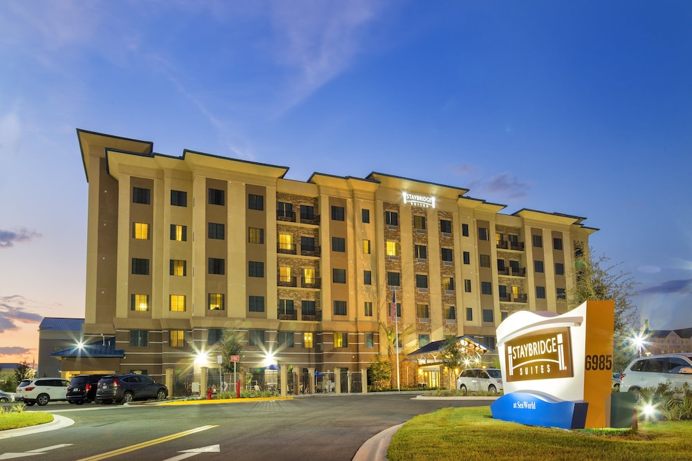 Staybridge Suites Orlando at SeaWorld by IHG — Hotel building in Orlando, Florida