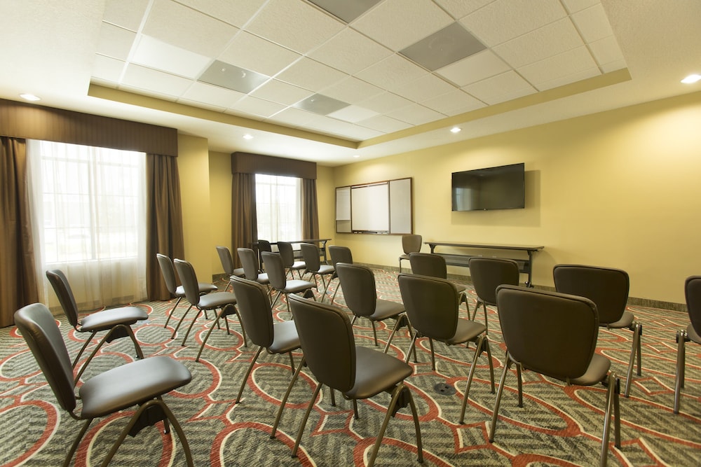 Staybridge Suites Orlando at SeaWorld by IHG — Hotel building in Orlando, Florida