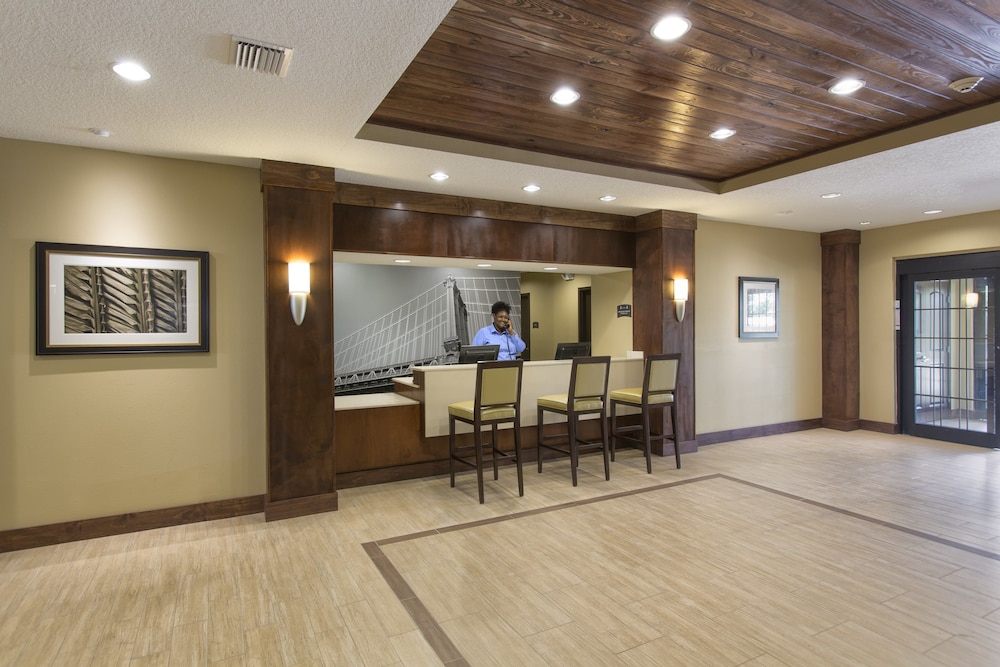 Staybridge Suites Orlando at SeaWorld by IHG — Hotel building in Orlando, Florida