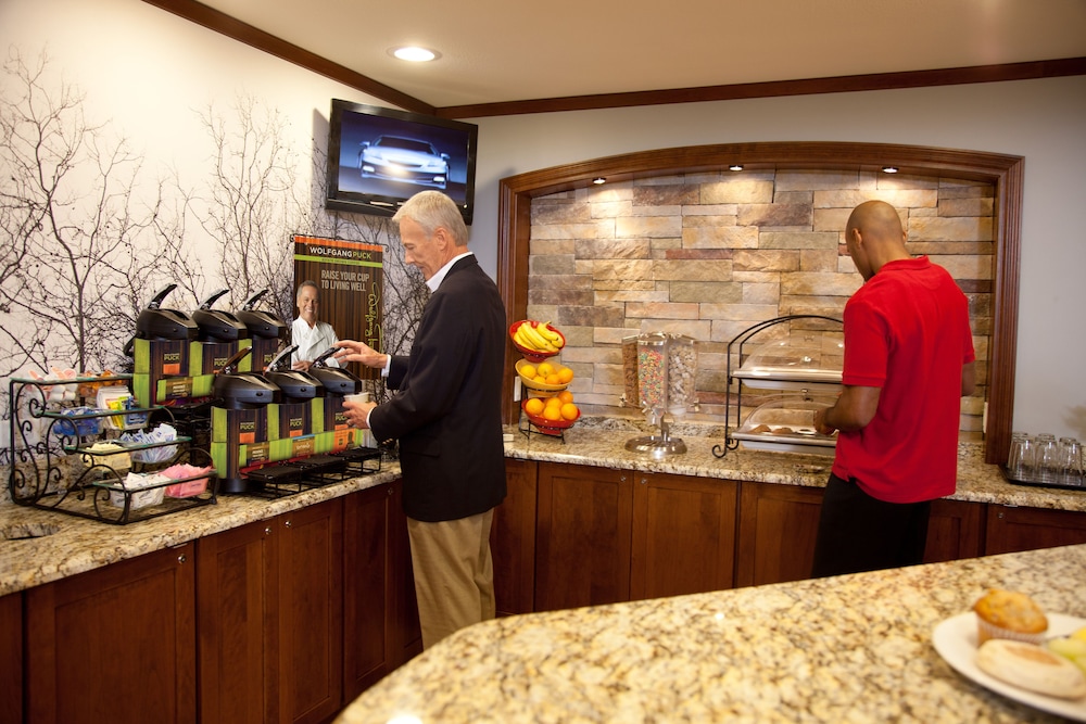 Staybridge Suites Orlando at SeaWorld by IHG — Restaurant & bars in Orlando, Florida