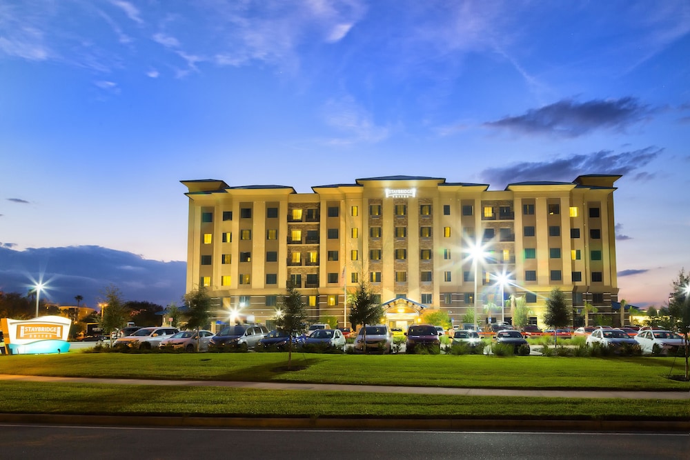 Staybridge Suites Orlando at SeaWorld by IHG — Hotel building in Orlando, Florida