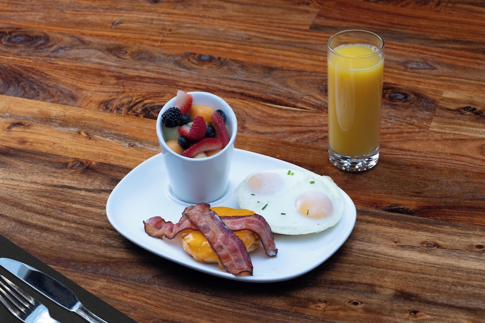 EVEN Hotel New York - Midtown East by IHG — Restaurant & bars in New York City, New York State
