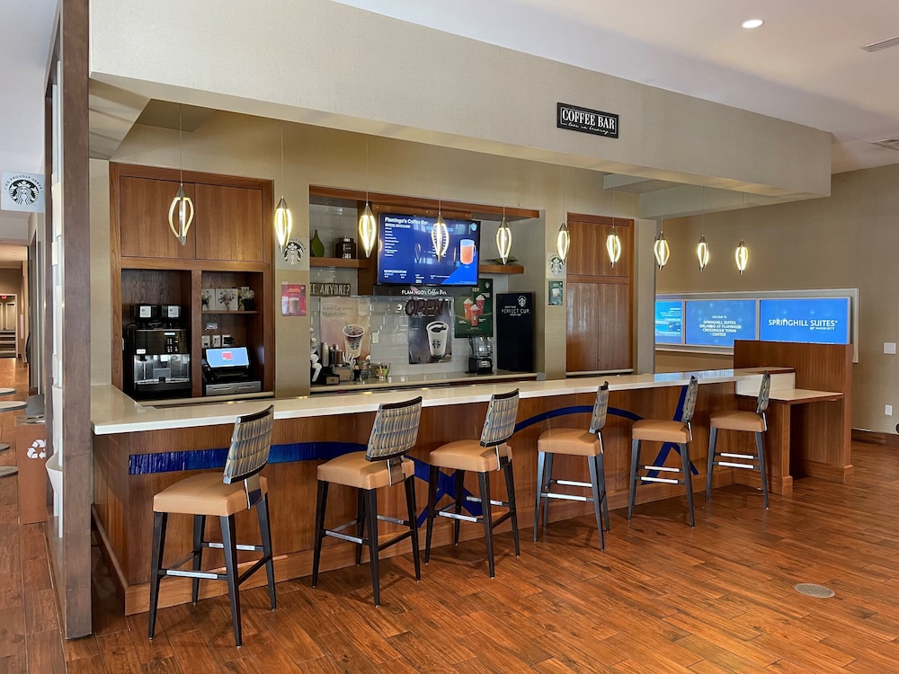 TownePlace Suites Orlando at FLAMINGO CROSSINGS® Town Center/Western Entrance — Restaurant & bars in Winter Garden, Florida