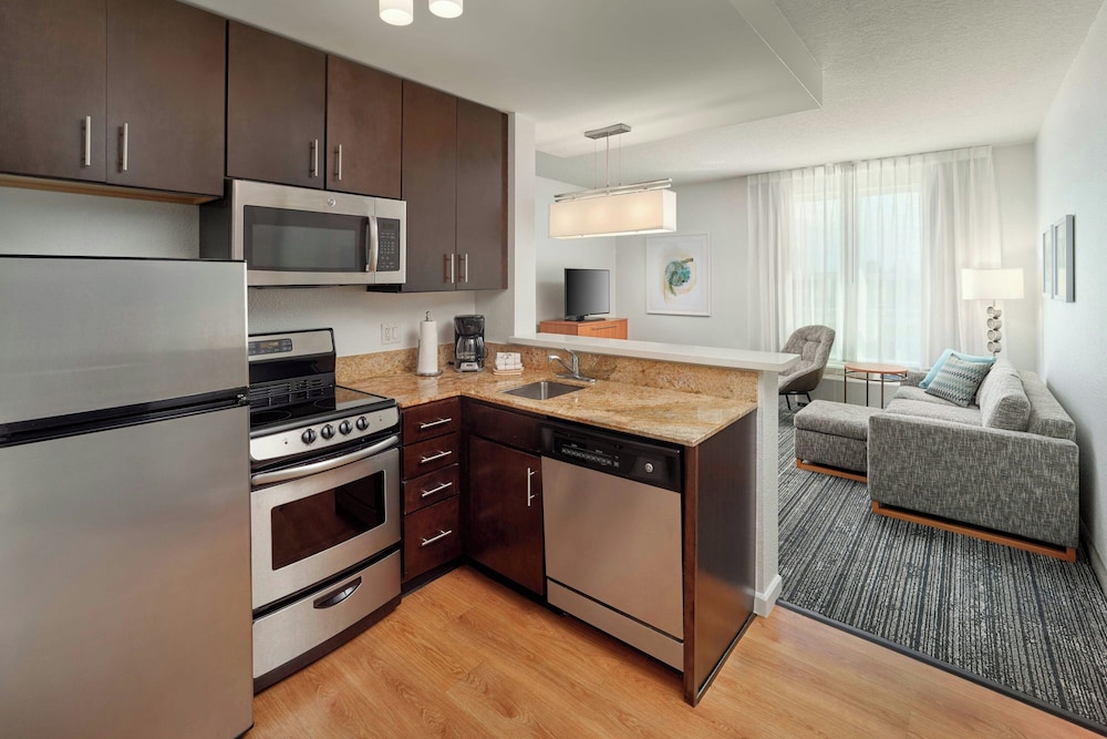 TownePlace Suites Orlando at FLAMINGO CROSSINGS® Town Center/Western Entrance — Hotel rooms in Winter Garden, Florida