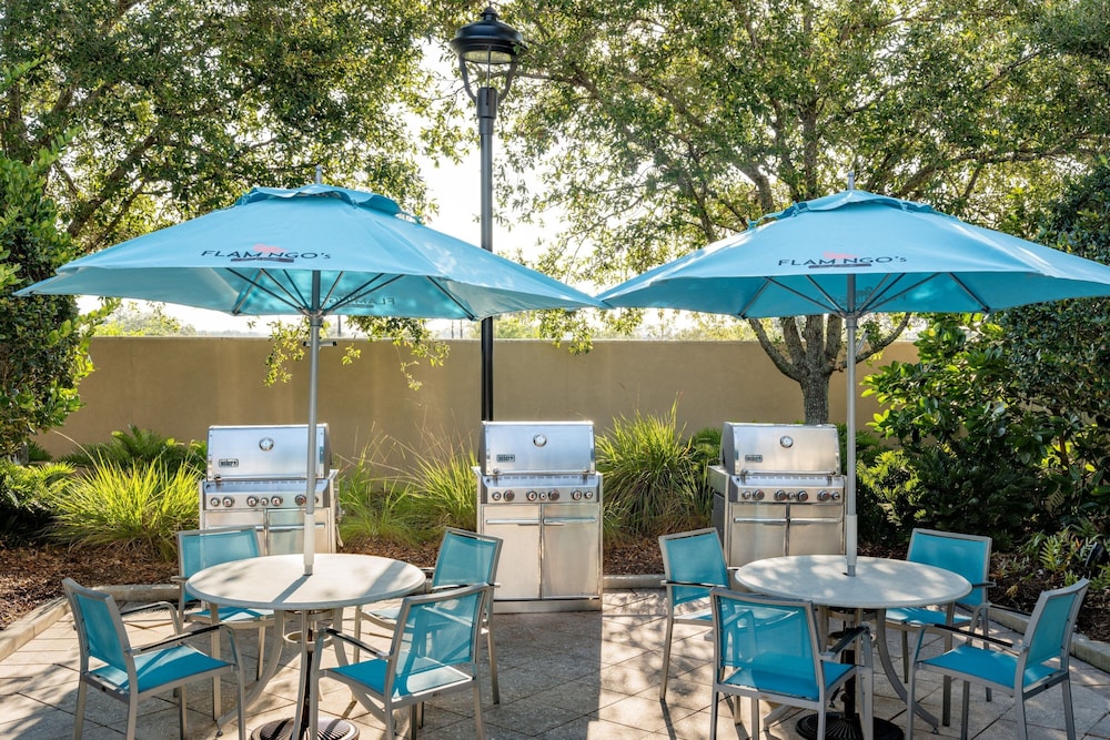 TownePlace Suites Orlando at FLAMINGO CROSSINGS® Town Center/Western Entrance — Restaurant & bars in Winter Garden, Florida