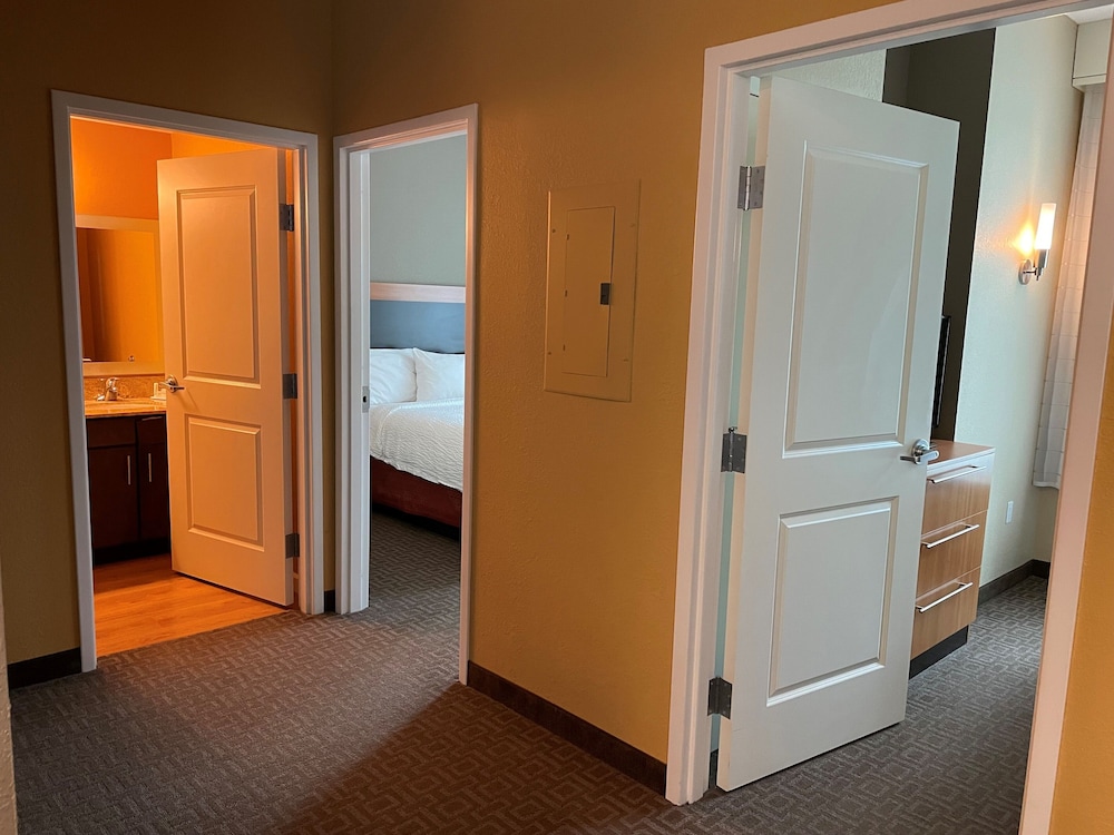 TownePlace Suites Orlando at FLAMINGO CROSSINGS® Town Center/Western Entrance — Hotel rooms in Winter Garden, Florida