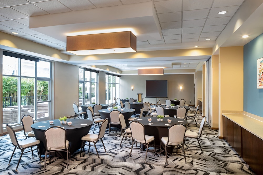 TownePlace Suites Orlando at FLAMINGO CROSSINGS® Town Center/Western Entrance — Hotel building in Winter Garden, Florida