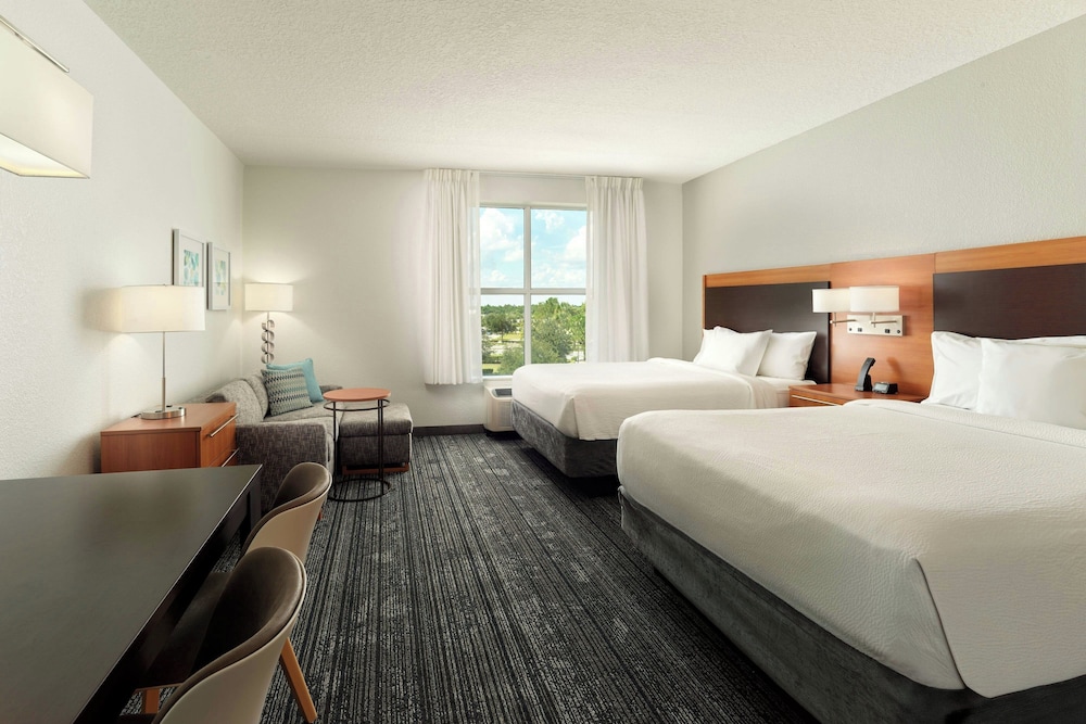 TownePlace Suites Orlando at FLAMINGO CROSSINGS® Town Center/Western Entrance — Hotel rooms in Winter Garden, Florida