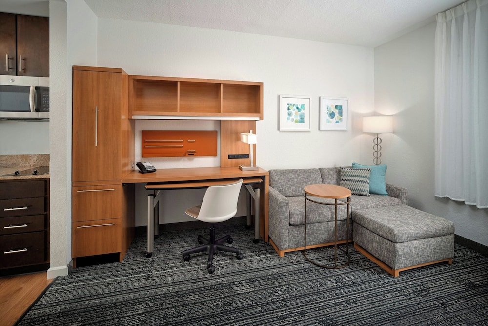 TownePlace Suites Orlando at FLAMINGO CROSSINGS® Town Center/Western Entrance — Hotel rooms in Winter Garden, Florida