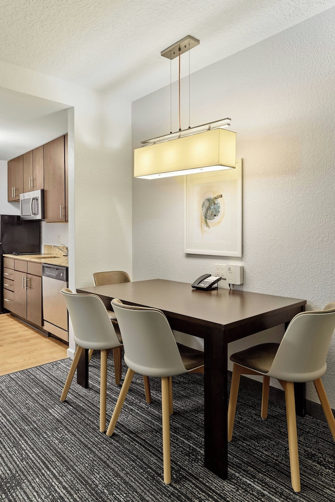TownePlace Suites Orlando at FLAMINGO CROSSINGS® Town Center/Western Entrance — Hotel rooms in Winter Garden, Florida