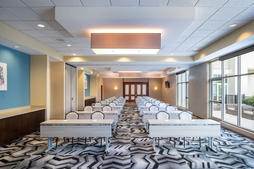TownePlace Suites Orlando at FLAMINGO CROSSINGS® Town Center/Western Entrance — Hotel building in Winter Garden, Florida