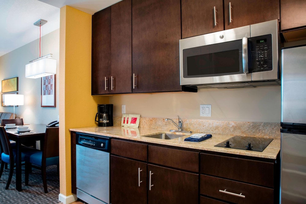 TownePlace Suites Orlando at FLAMINGO CROSSINGS® Town Center/Western Entrance — Hotel rooms in Winter Garden, Florida