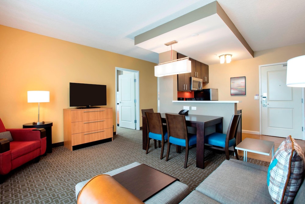TownePlace Suites Orlando at FLAMINGO CROSSINGS® Town Center/Western Entrance — Hotel rooms in Winter Garden, Florida