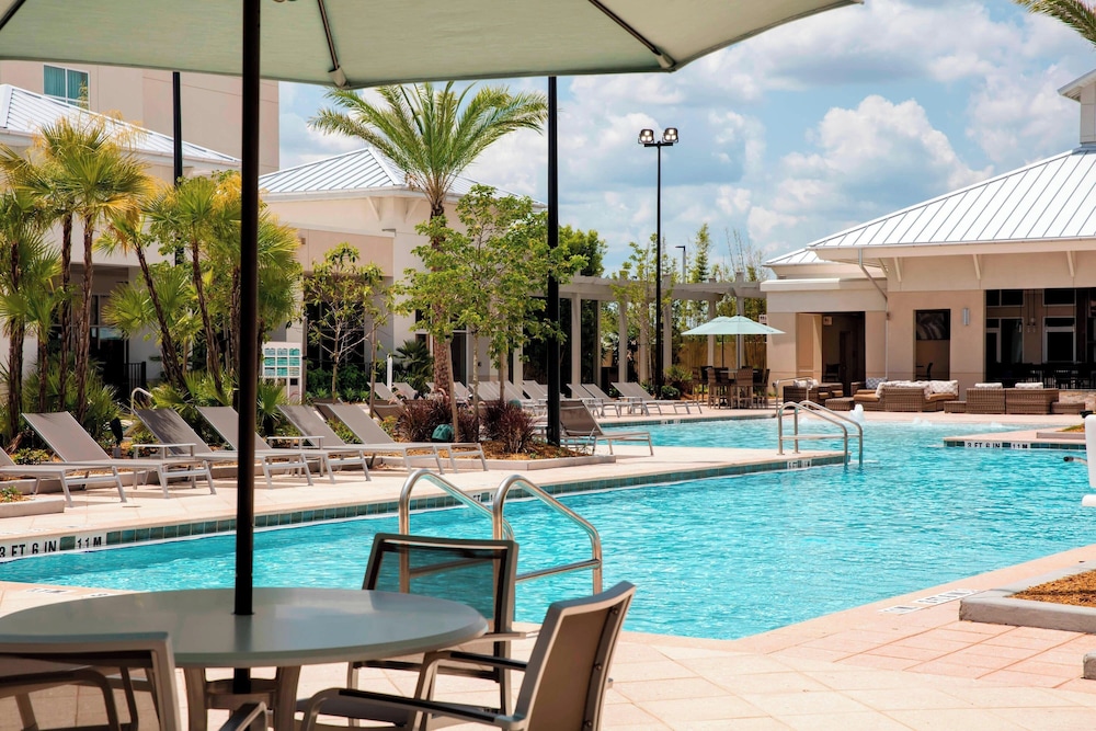 TownePlace Suites Orlando at FLAMINGO CROSSINGS® Town Center/Western Entrance — Swimming pool in Winter Garden, Florida