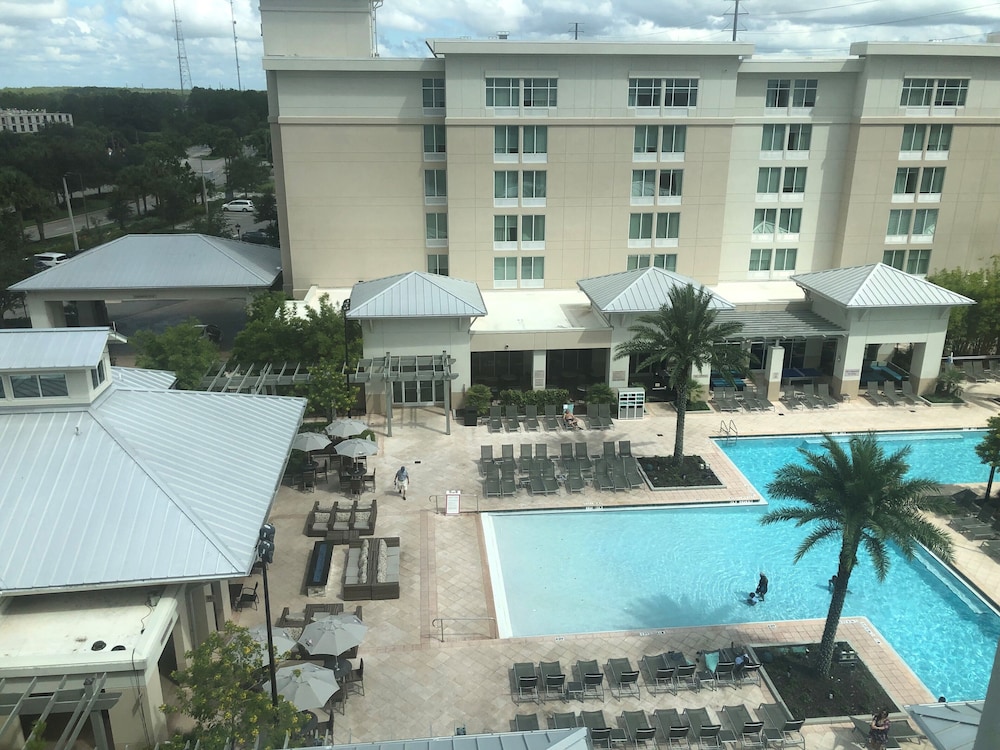 TownePlace Suites Orlando at FLAMINGO CROSSINGS® Town Center/Western Entrance — Swimming pool in Winter Garden, Florida