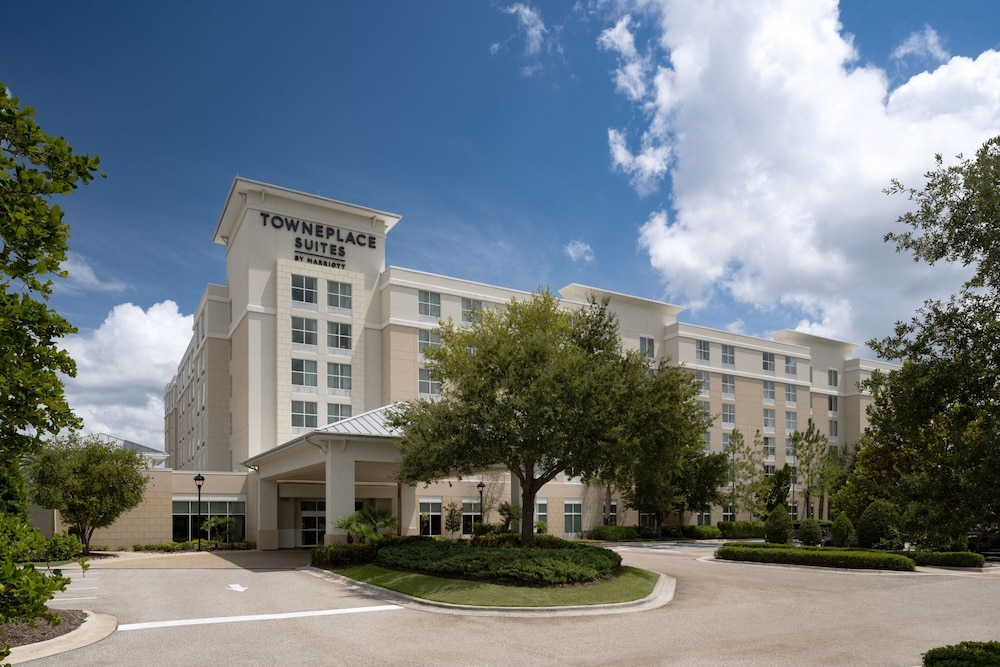 TownePlace Suites Orlando at FLAMINGO CROSSINGS® Town Center/Western Entrance — Hotel building in Winter Garden, Florida