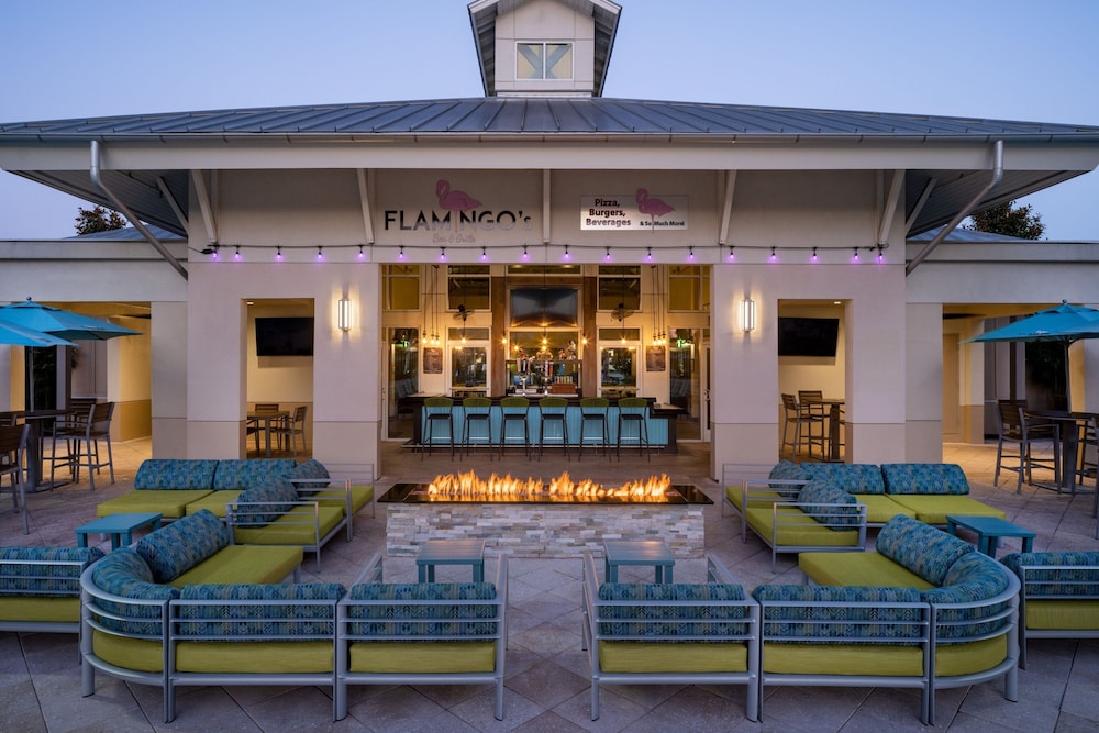 TownePlace Suites Orlando at FLAMINGO CROSSINGS® Town Center/Western Entrance — Restaurant & bars in Winter Garden, Florida