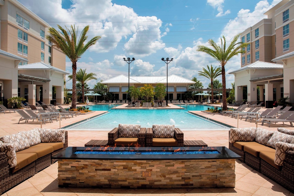 TownePlace Suites Orlando at FLAMINGO CROSSINGS® Town Center/Western Entrance — Swimming pool in Winter Garden, Florida