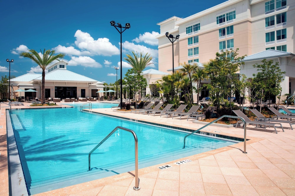 TownePlace Suites Orlando at FLAMINGO CROSSINGS® Town Center/Western Entrance — Swimming pool in Winter Garden, Florida