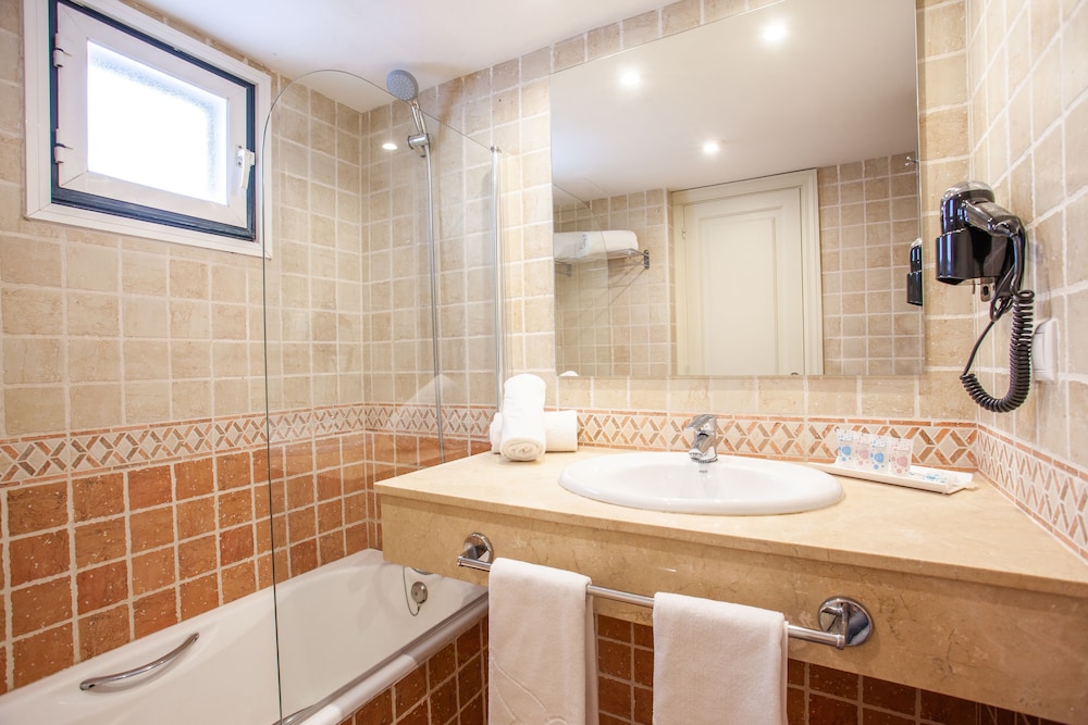 Grupotel Club Menorca — Rooms in Cala'n Bosch, Balearic Islands