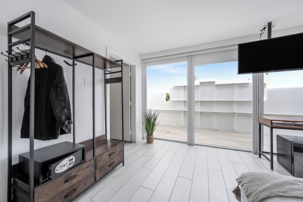 The Meridian Hotel by At Mine Hospitality — Hotel rooms in Miami, Florida