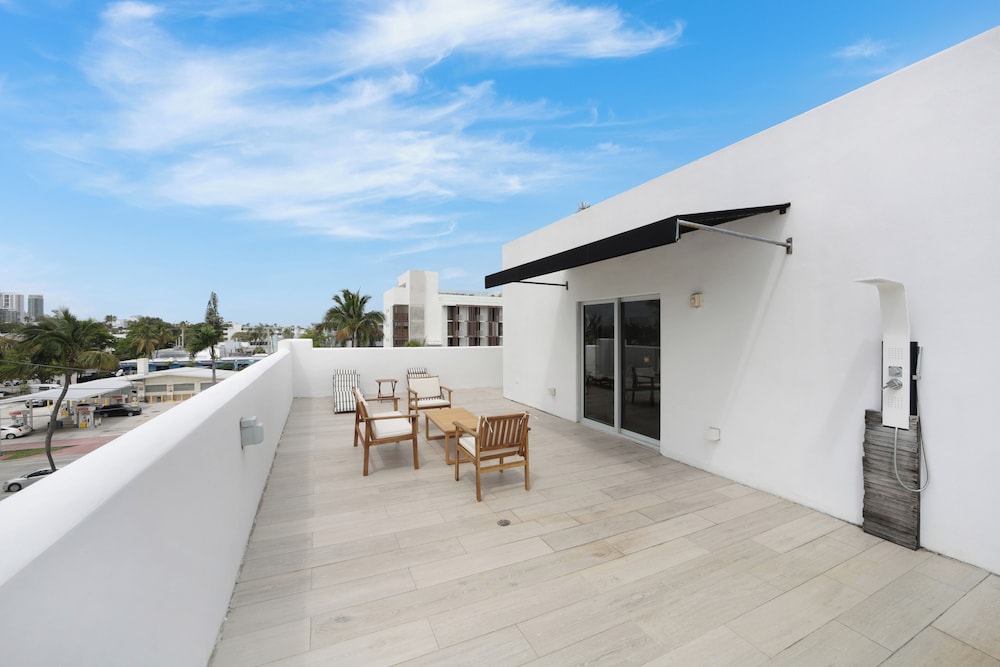 The Meridian Hotel by At Mine Hospitality — Hotel building in Miami, Florida