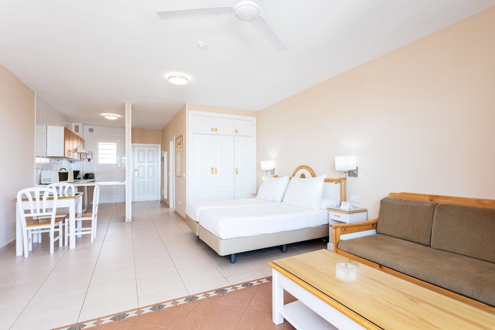 Hotel El Duque — Hotel rooms in Costa Adeje, Canary Islands
