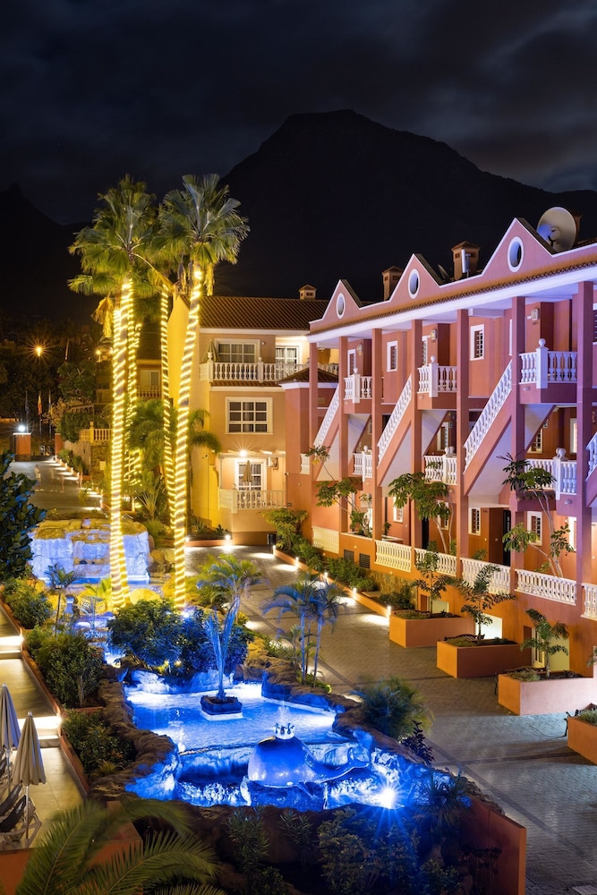 Hotel El Duque — Hotel building in Costa Adeje, Canary Islands