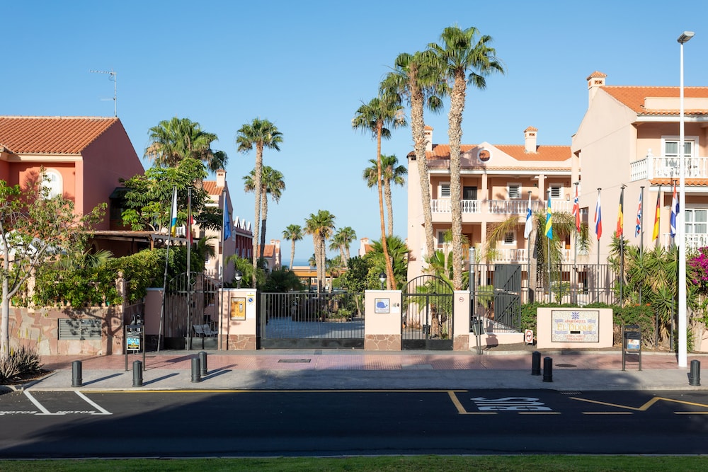 Hotel El Duque — Hotel building in Costa Adeje, Canary Islands