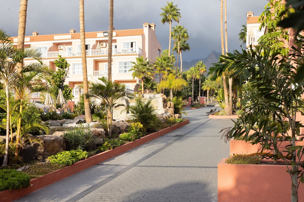 Hotel El Duque — Hotel building in Costa Adeje, Canary Islands