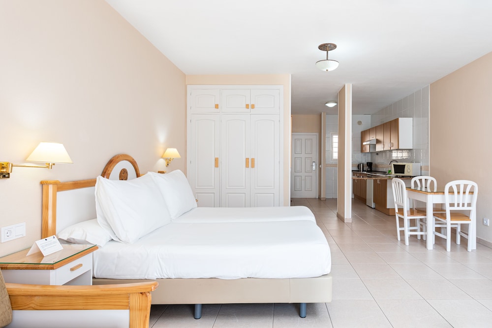 Hotel El Duque — Hotel rooms in Costa Adeje, Canary Islands