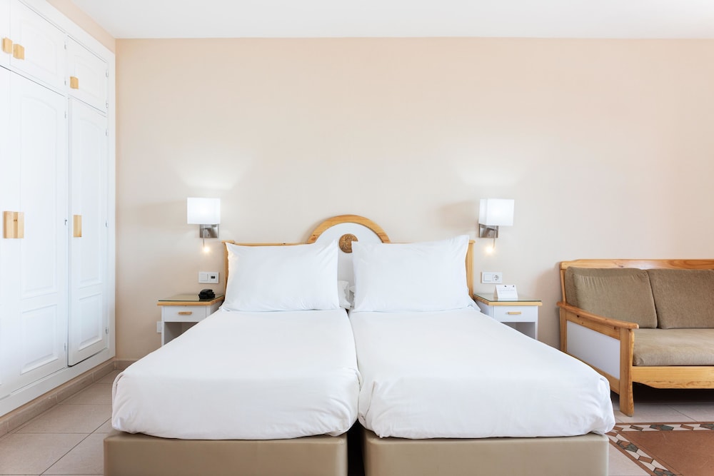Hotel El Duque — Hotel rooms in Costa Adeje, Canary Islands